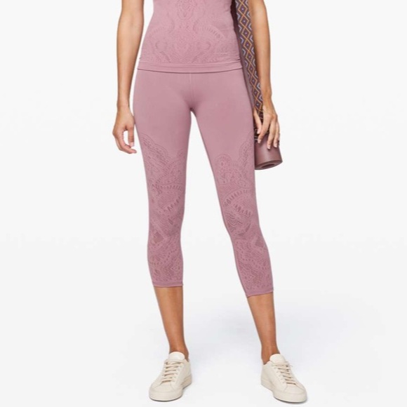 Lululemon leggings Reveal Crop *Zen Expression
Vintage Mauve light pink - Picture 4 of 6